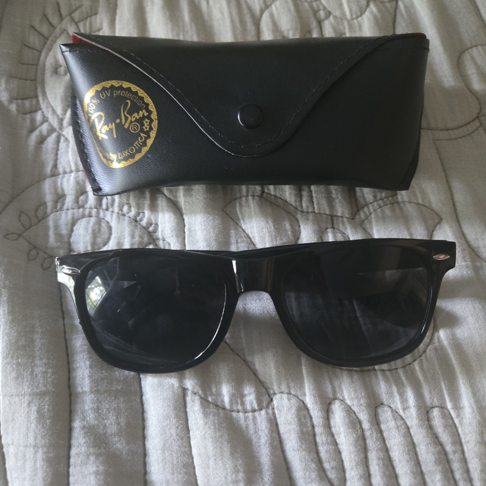 Ray-Ban Black Leather-Like Sunglasses Bag